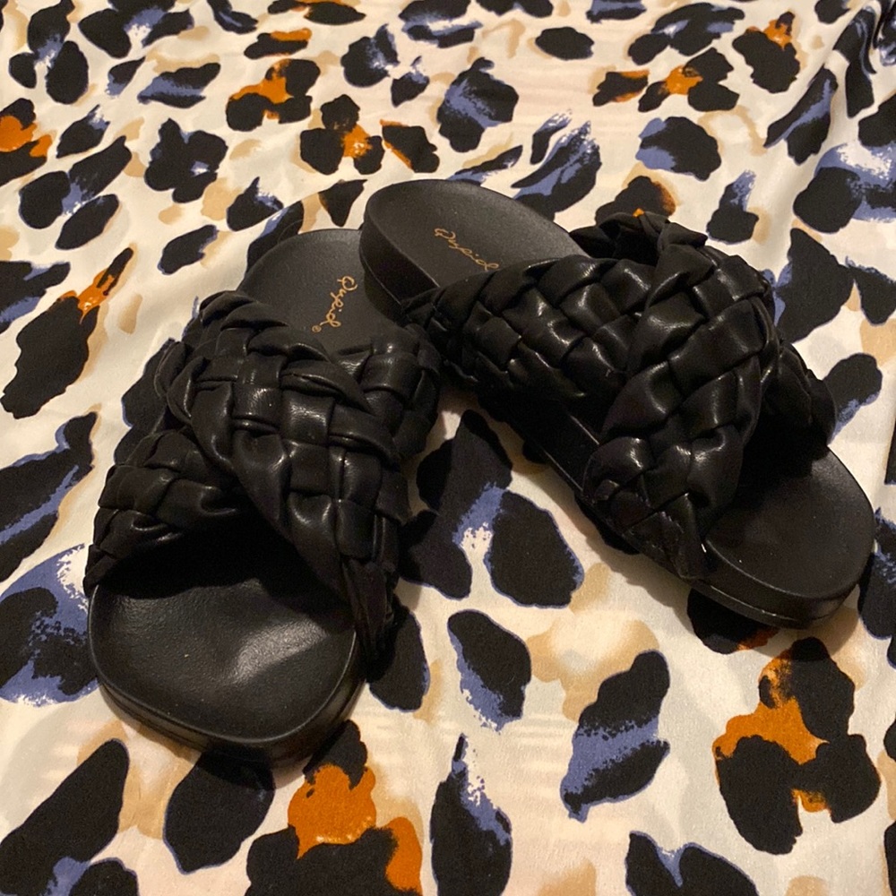 New Qupid black Sandals size 7